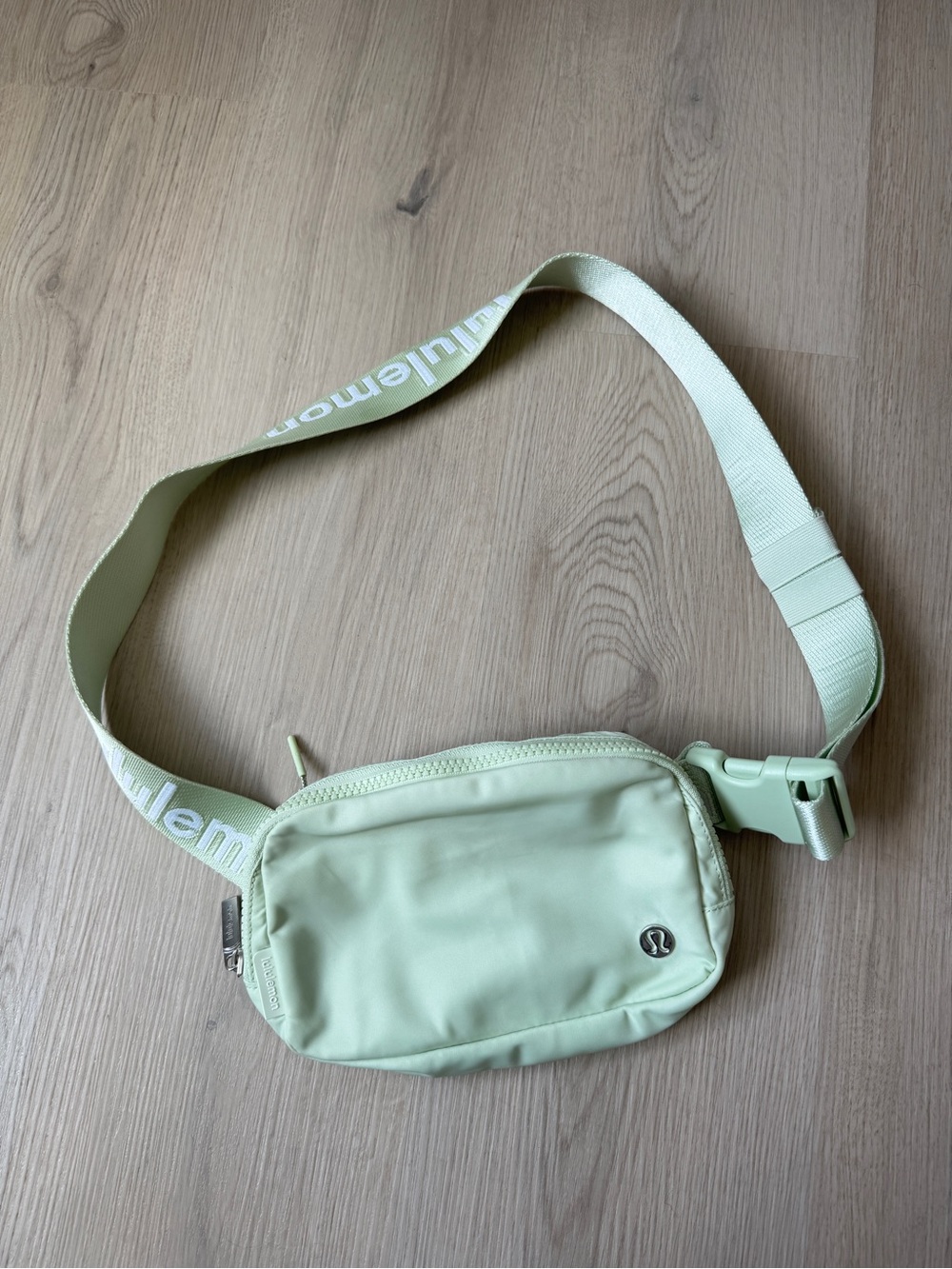 Lululemon everywhere belt bag 1L Mint Green White logo strap discontinued NWOT
